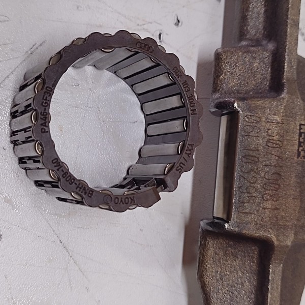 Eixo Balanceiro Vw Tiguan 2.0 T 2020 06l103300n 06l103295j